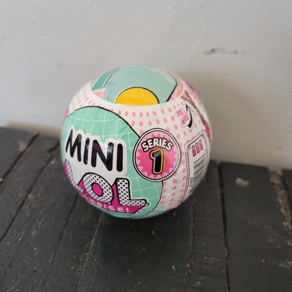 Mini LOL Surprise Doll Ball Series 1 5+ Surprises Fashion Style Toy Gift Blind - Picture 3 of 3